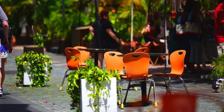 k-pop idol cafes restaurants