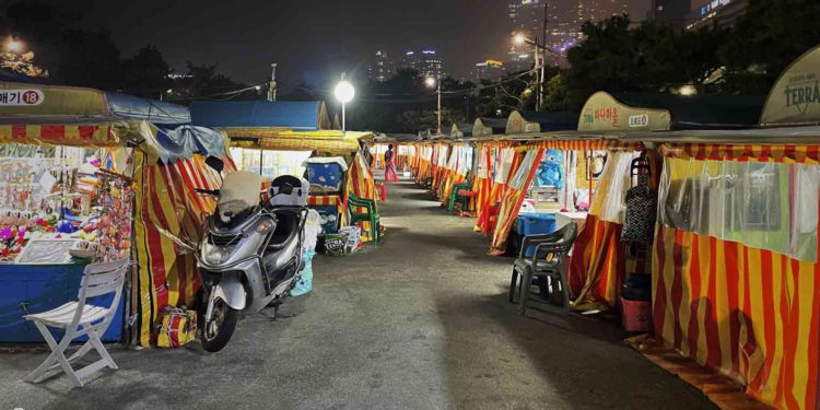 Haeundae Seafood Pojangmacha-chon: the Korean street food alley near Haeundae Beach