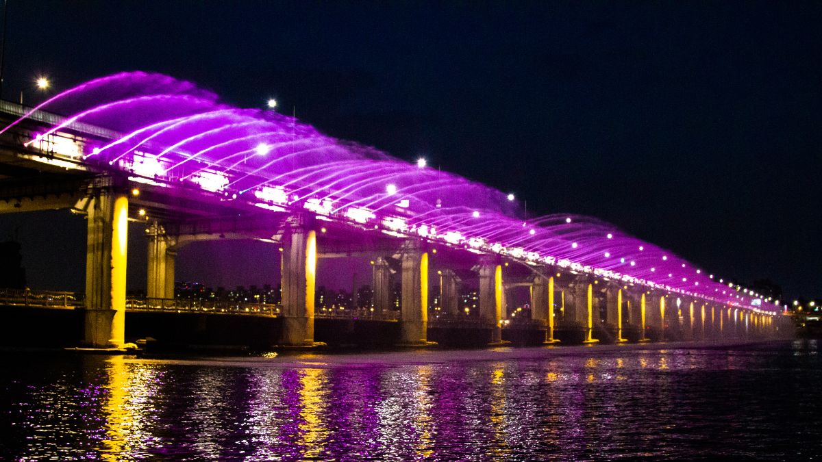 The Ultimate Guide to the Banpo Bridge Rainbow Fountain | KTP