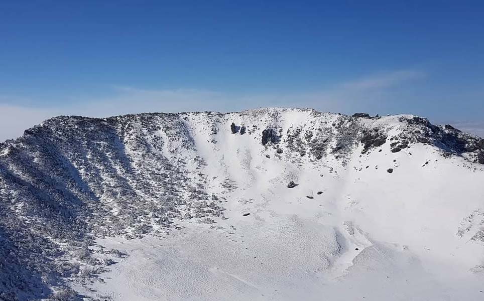 hallasan's summit