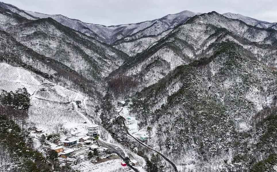 winter hiking trails in south korea