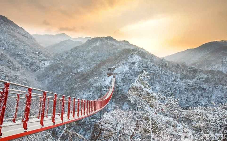 winter hiking trails in south korea