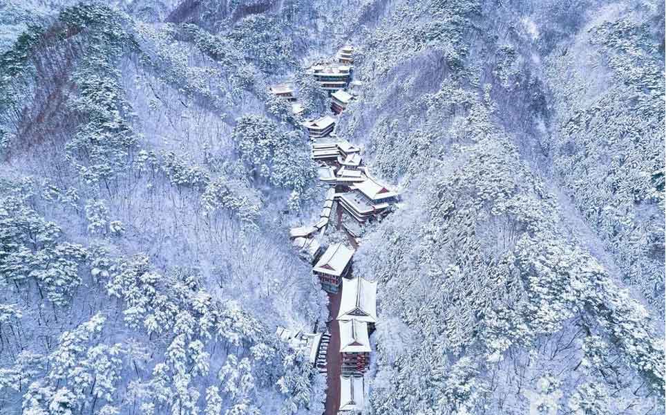 winter hiking trails in south korea