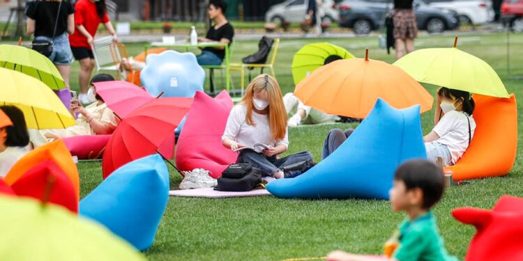Escape to the Comfort of Your Book at Seoul Outdoor Library 2025: Schedule, Dates, Location